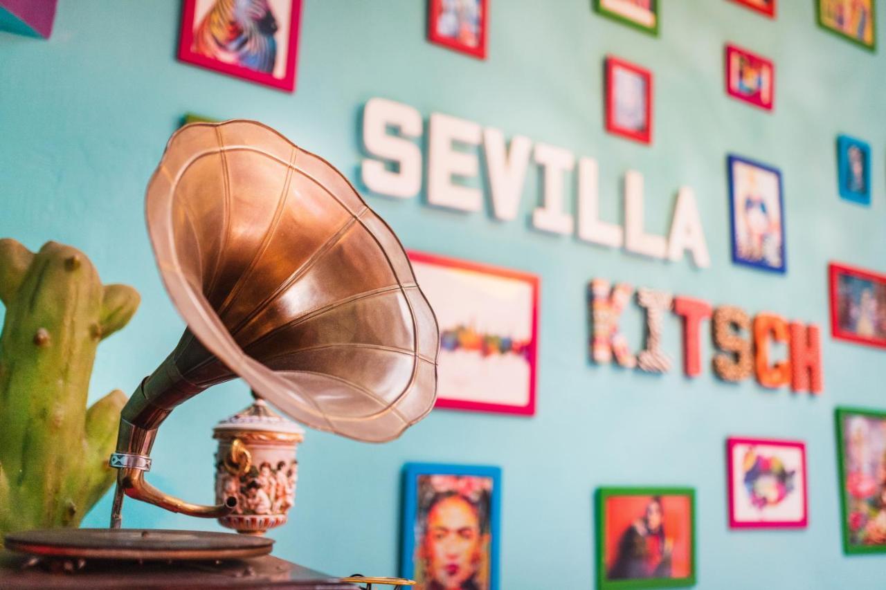 Sevilla Kitsch Hostel Art Εξωτερικό φωτογραφία